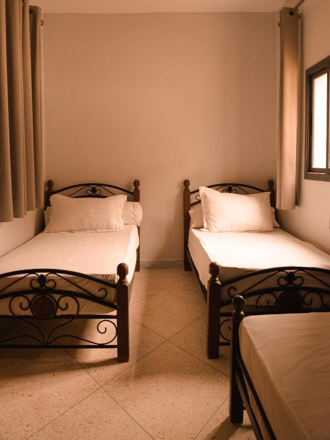 Santacruz Surf Camp Hostel *