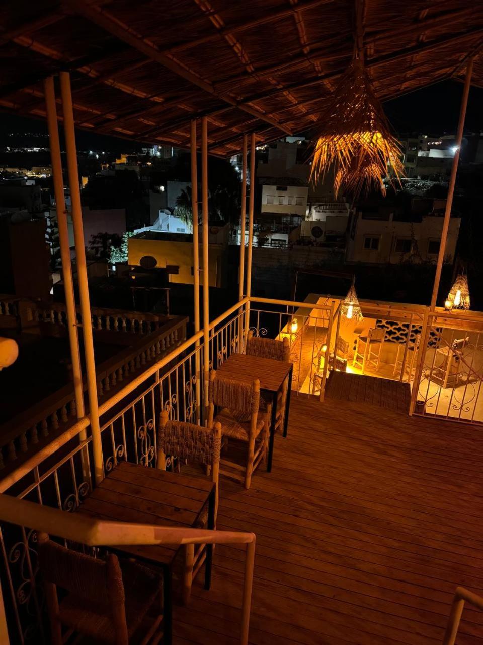 Santacruz Surf Camp Hostel *